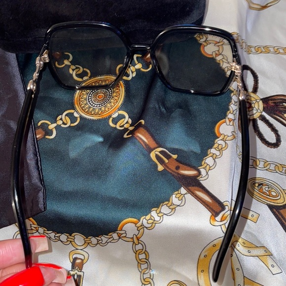 Gucci Shades - Picture 2 of 4